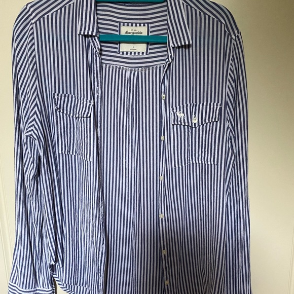 ABERCROMBIE & Fitch stripped Blouse . - Picture 8 of 8